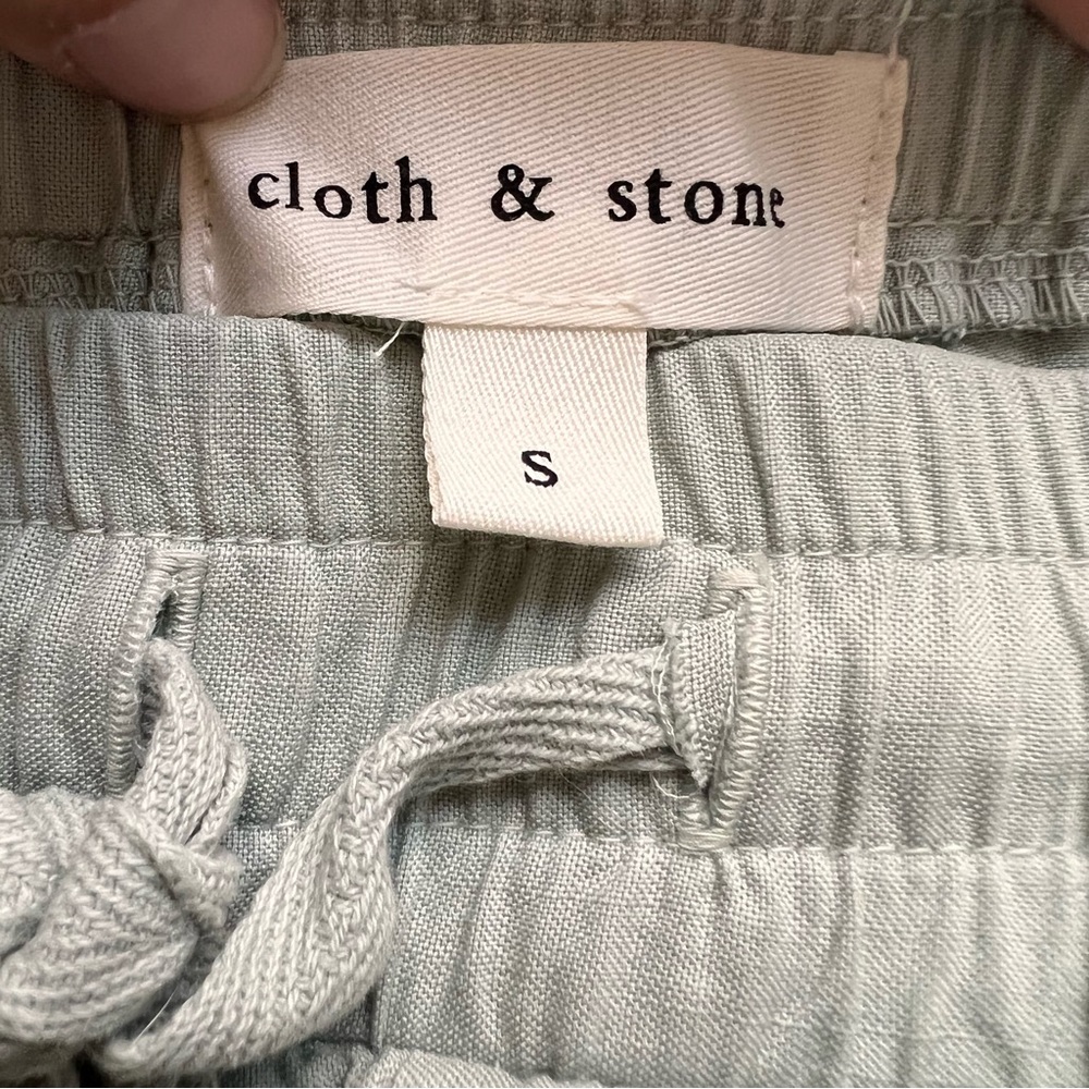 Cloth and stone - Picture 9 of 10